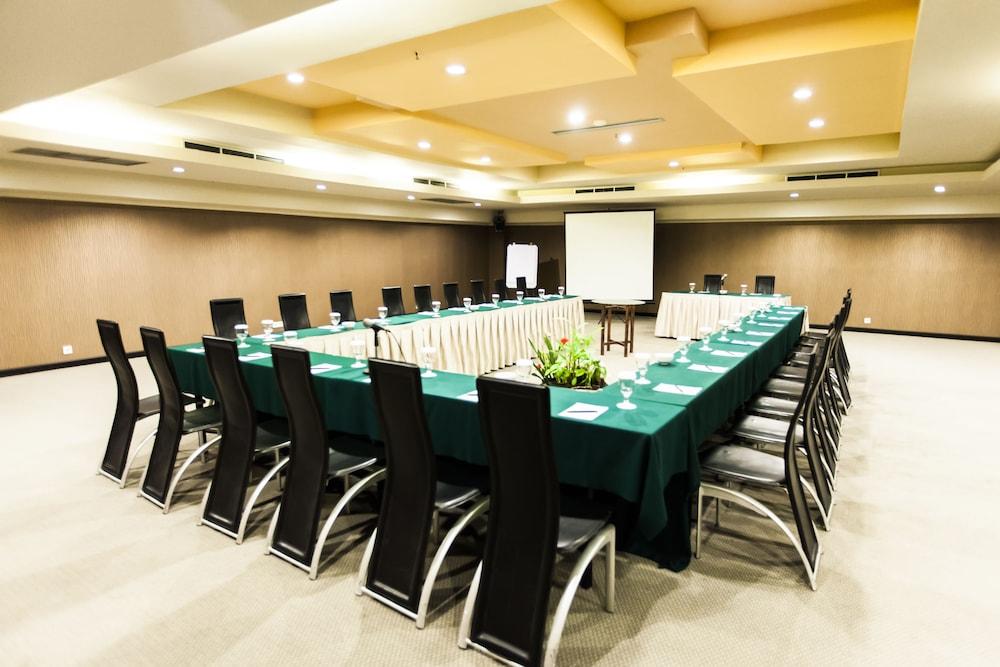 Orchardz Hotel Bandara Tangerang Eksteriør bilde