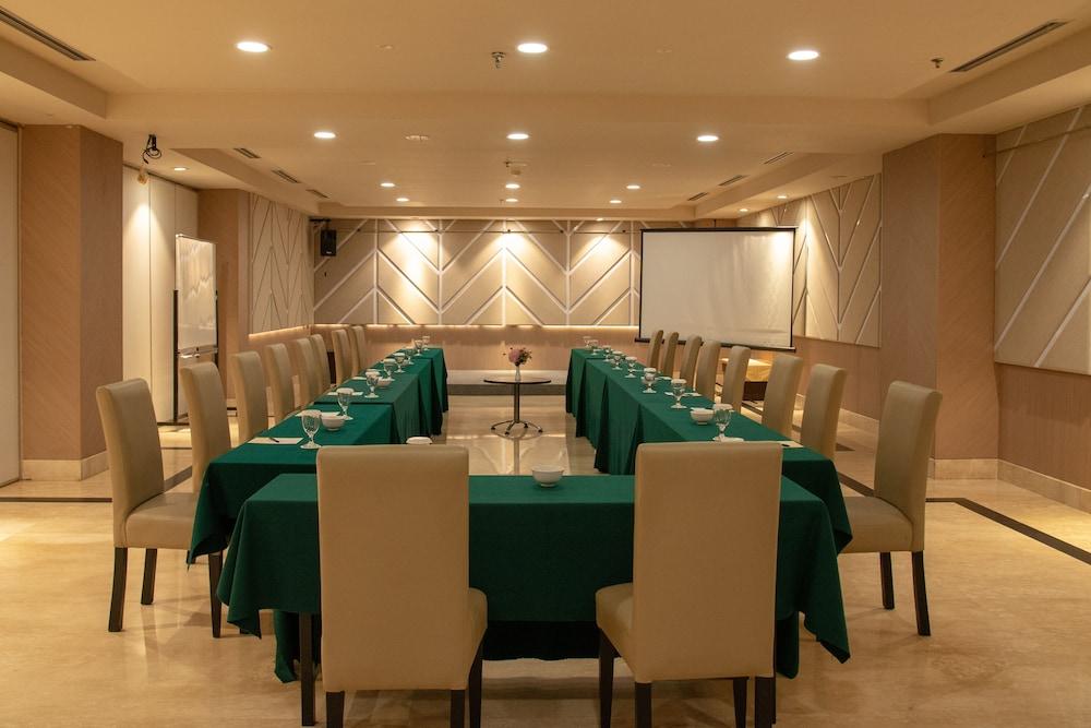 Orchardz Hotel Bandara Tangerang Eksteriør bilde